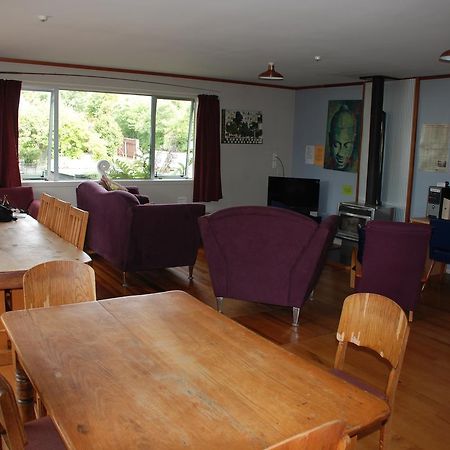 Riverstone Lodge Turangi Exterior foto The common room at the centre