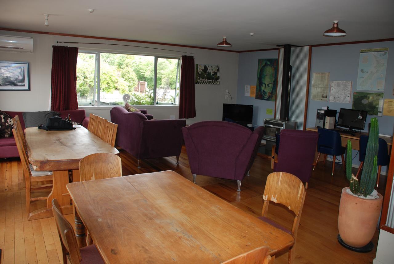 Riverstone Lodge Turangi Exterior foto The common room at the centre
