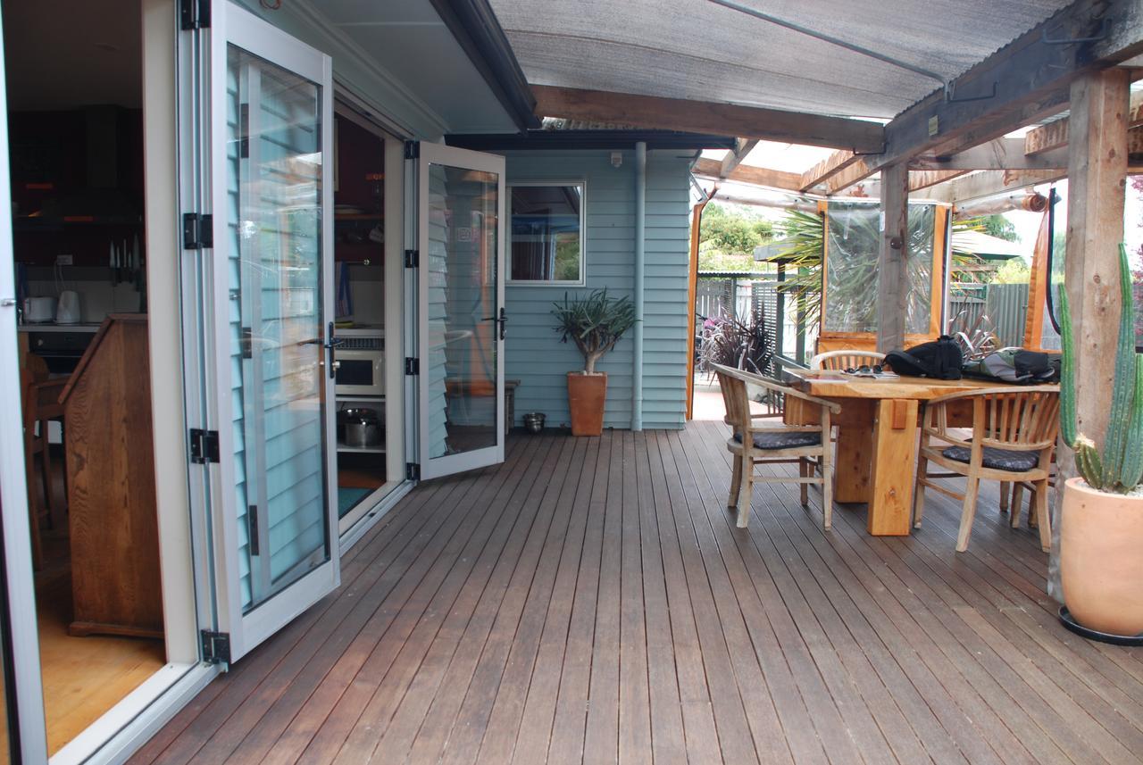 Riverstone Lodge Turangi Exterior foto A deck