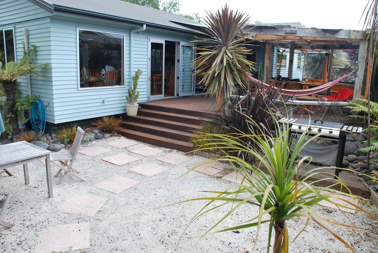 Riverstone Lodge Turangi Exterior foto A modern bach in Wellington, New Zealand
