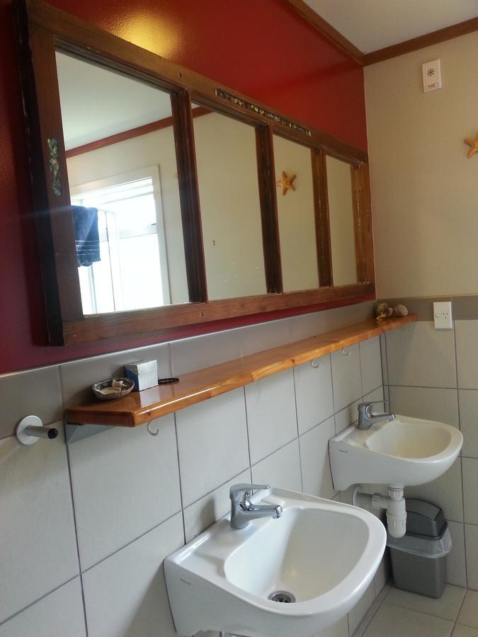 Riverstone Lodge Turangi Exterior foto Bathroom in the hotel